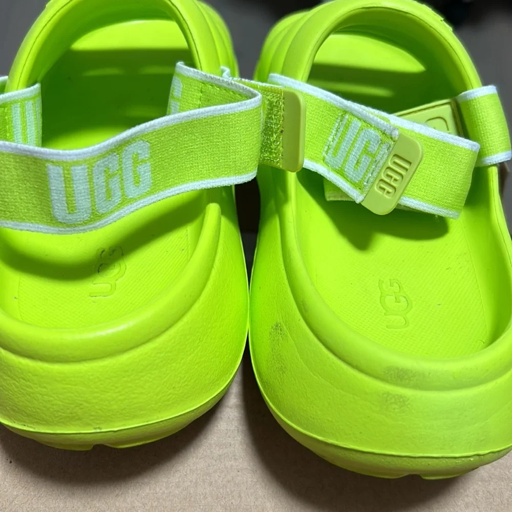 Uggs - Picture 4 of 6